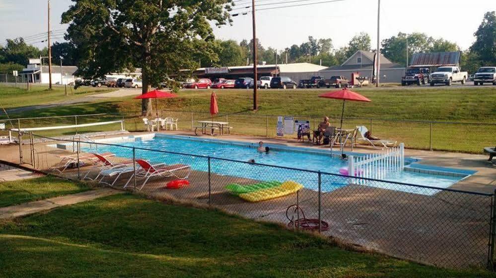 Early American Motel Aurora エクステリア 写真